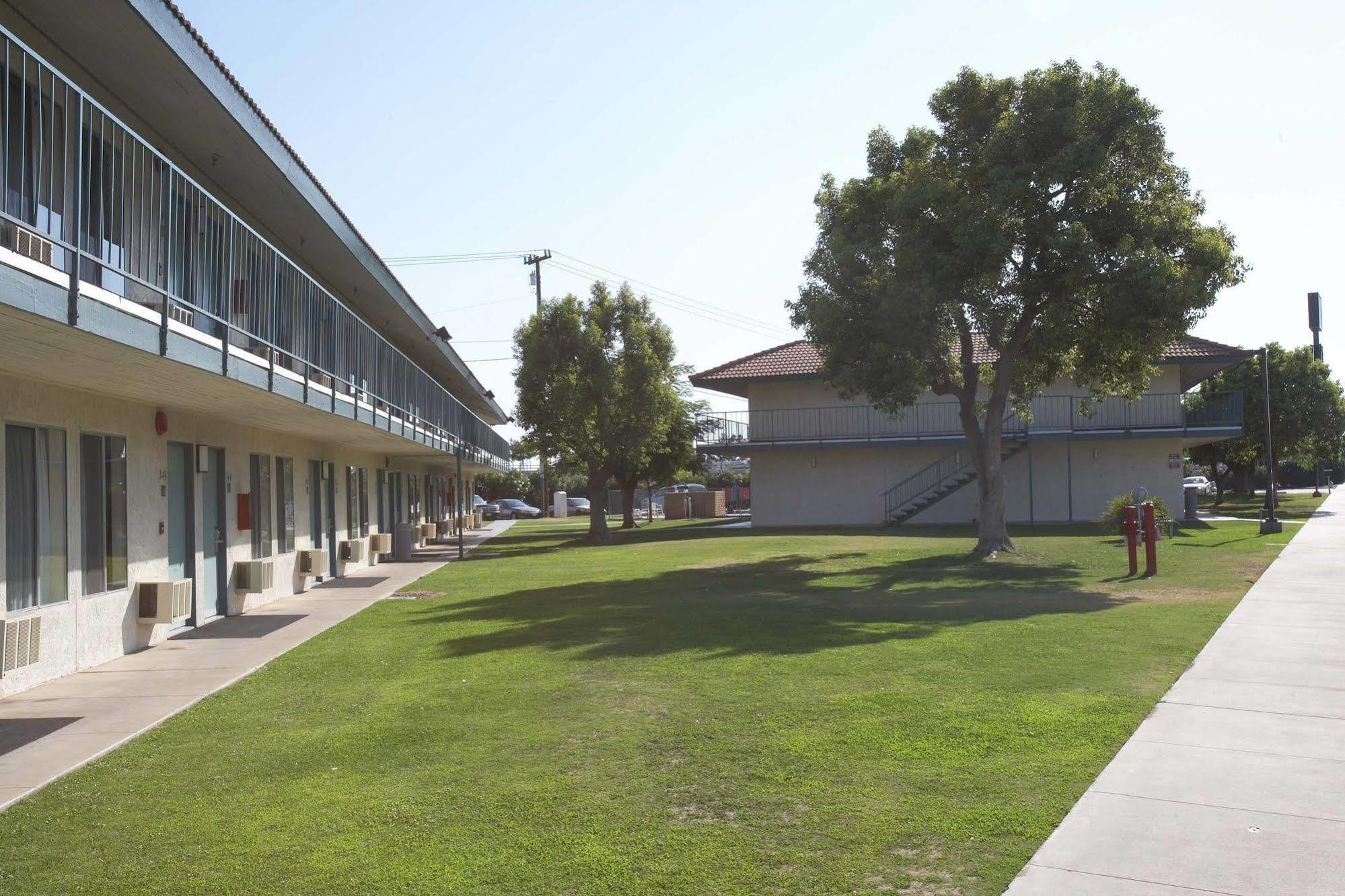 Days-Inn By Wyndham Bakersfield Exterior photo